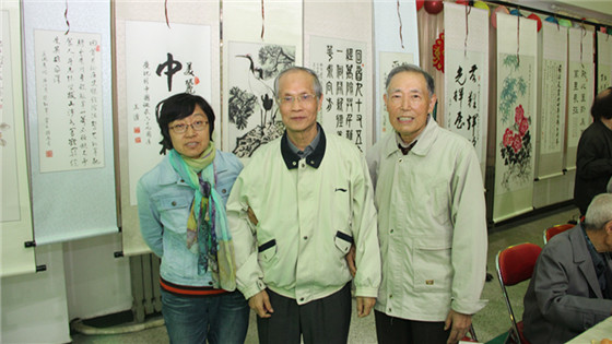 12fd97b269988db07efad263916d9d5c.jpg 合影7.jpg