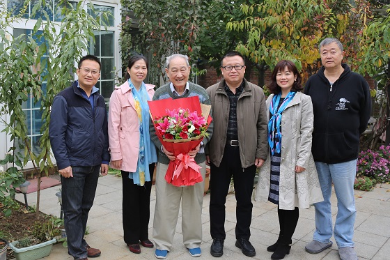 d908627aa94c3001ec82e61507f8c0ef.jpg 合影.jpg